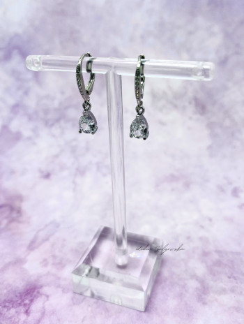 Kolczyki z cyrkoniami – eleganckie i nowoczesne