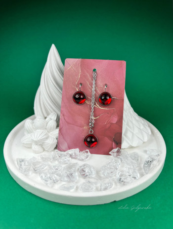 Modna kolekcja biżuterii z kaboszonami