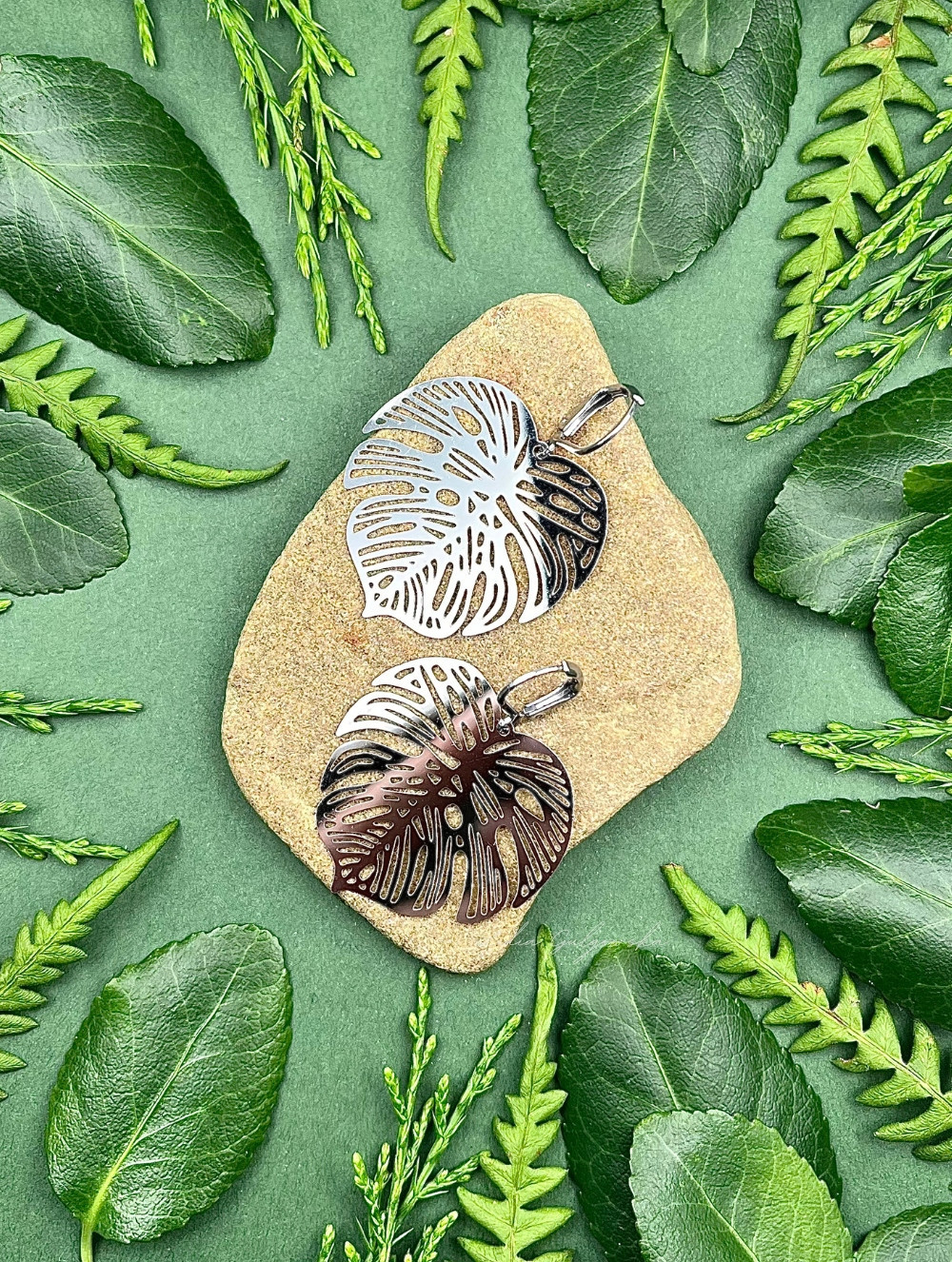 Kolczyki ze Stali Chirurgicznej w Kształcie Liścia Monstery